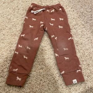 Between GUC and play 2T jogger lulu and roo